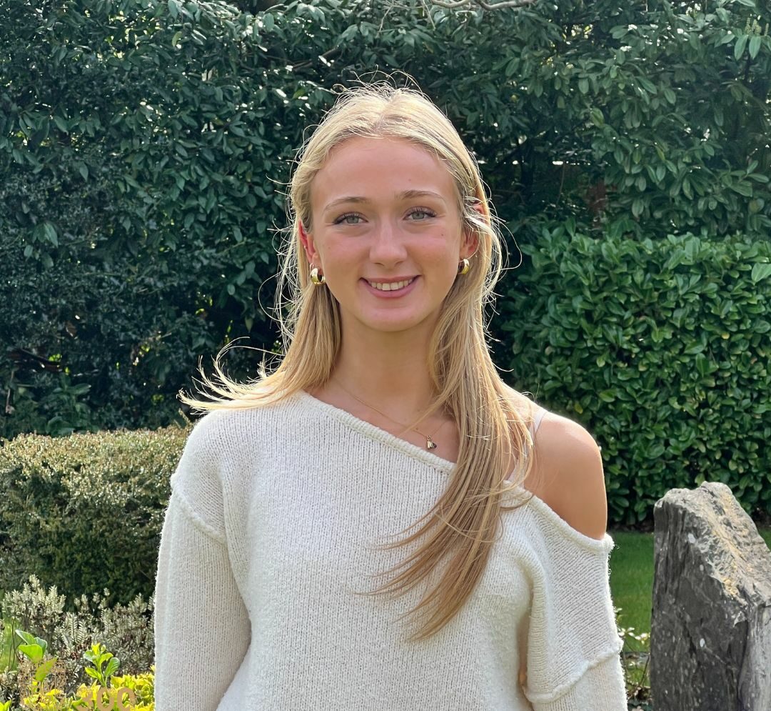 Bella Perkonian sharing advice for Oxbridge applications